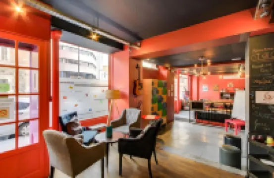 Le Montclair Montmartre by River