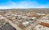 Cozy Private Suite in Cultural District! Walk to Mass St. ~ 5 min to KU Campus