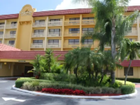 科勒爾斯普林斯大學路拉昆塔温德姆套房酒店 科勒爾斯普林斯酒店