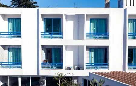 Nereus Hotel
