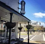 2 bd 1 bath home - King bed - close to beaches&downtown - backyard with firepit Hotels in Warrington