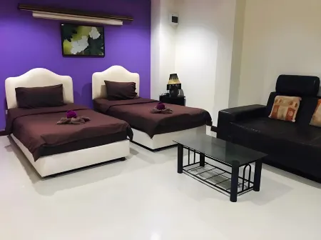 Queen Palace Hotel Отели рядом с достопримечательностью «King Taksin The Great Roundabout»