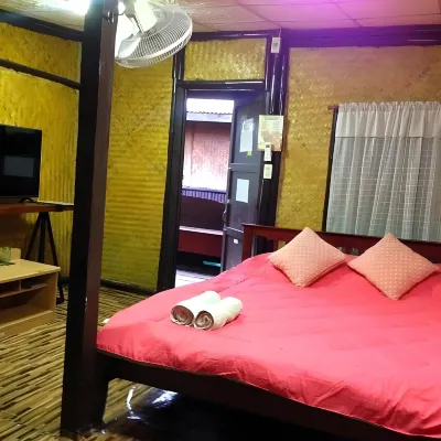 Jidapa Resort Hotels near Wat Chaiwatthanaram