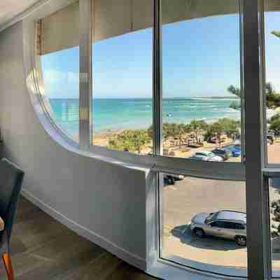 Ultimate Coastal Escape + Amazing Views Dining/Meeting Rooms