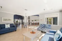 Sunshine 2-bedroom Shorewalk condo near beaches, IMG - Pickleball, Pool Lakeview