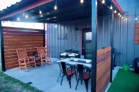 Farmhouse outskirts of Norman’s “Okla. University” fastWiFi, 2-75”TVs, KING BED