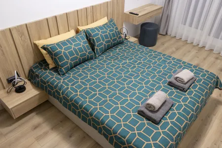 18th Floor Luxury Condo with Pool