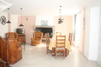 GITE La CORBEILLE 6 People with POOL Hotel a Cotes-d'Armor