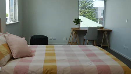 Spacious family house less than 1min walk to Middleton's favourite Surfers Beach