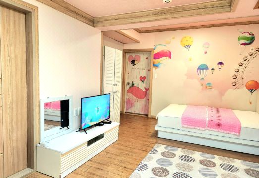 에버지오펜션 외관 또는 소나무 숲 사진