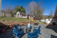 3 Beds / 1 Bath - Stroll into Downtown WJ & to the Park!