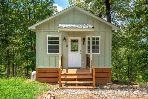 Cabin #5 @ Rock Creek Cabins! King Bed, Great Porch, Nice Views, Pet Friendly!
