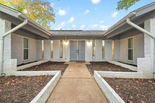 Luxury Escape - Pool, Hot Tub, Arcade, Games, BBQ & Outdoor Lounge!