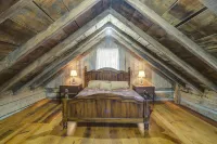 "Timber Lodge", Rustic 4BR Log Cabin + Guesthouse