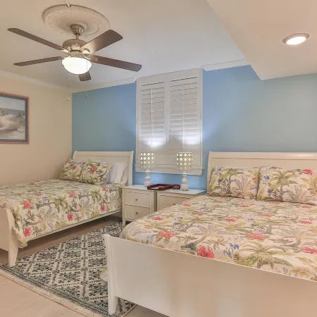 Dolphin Point 402C - 2Br Updated Condo with Harbor and Gulf Views