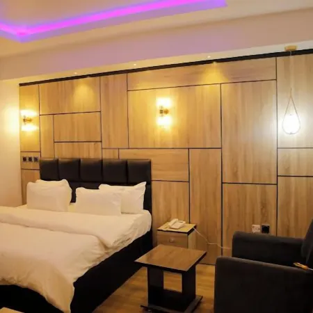 Optwood Hotel
