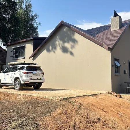 2-bed House in Dullstroom , Blue Crane Estate 66 Отели в г. Белфаст