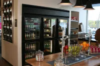 Aloft Buffalo Airport - bar