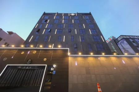 Louis Boutique Hotel Отели рядом с достопримечательностью «Yeojwacheon Stream»