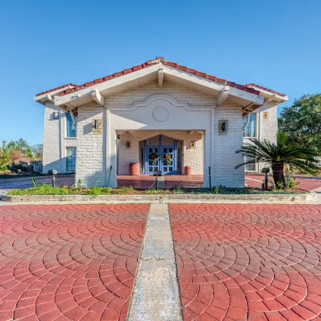 Baymont by Wyndham Nacogdoches Near University