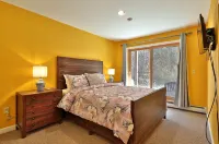 The Pico Escape- 3BR 2BA Ski On Ski Off at Pico Mountain, Close to Killington, condo