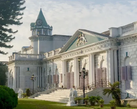 Cossimbazar Palace of the Roys ( Rajbari) Hotels in Murshidabad