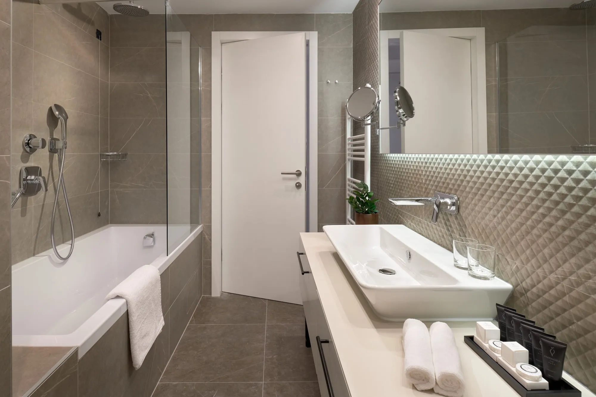 Amphora Hotel Zimmer Photos