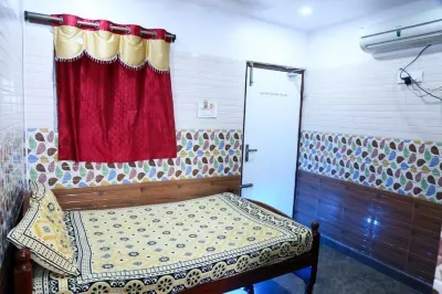 Sri Mahalakshmi Deluxe Lodge Hotels near Sri Yoga Narasimhar Temple Sholingur