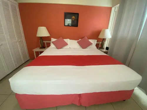 Melrose Beach Apartments Inc Hotels in Saint Lawrence