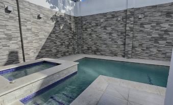 Glencoe Townhome with Loft Jacuzzi and Pool