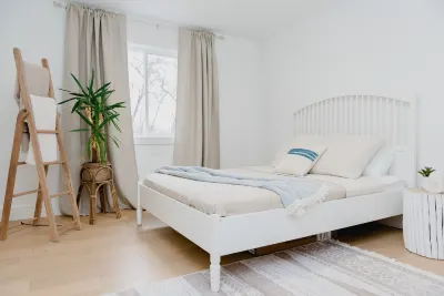 湖邊小屋 Macaulay Heritage Park附近的飯店