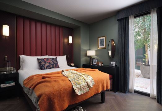 2. 디 오더 하우스..