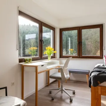 Modernes Split-Level Haus Nahe am Hennesee