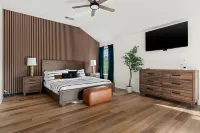 The MAD Hatter - Heated Pool Gameroom & More