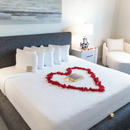 Carriage House Hotel