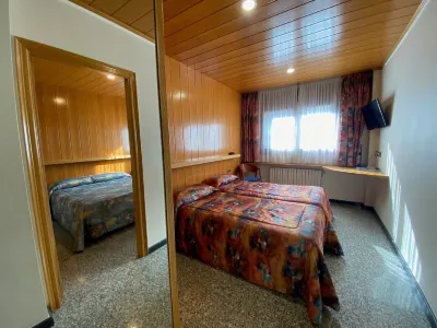 Hotel Sant Antoni Các khách sạn ở Queralbs