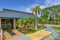 Stayable Kissimmee East Hotels near Crystalbrook Golf Course