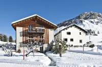 Hotel Chesa Pool Hotels near Lej da la Tscheppa