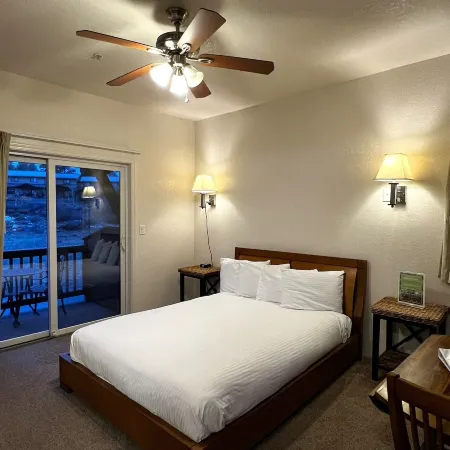 Canyon Plaza Premier Studios and Apts