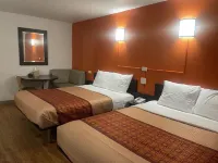 Regal 8 Inn & Suites - Pet friendly
