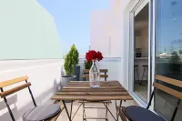 Phaedrus Living: Seaside Luxury Flat Lighthouse 62