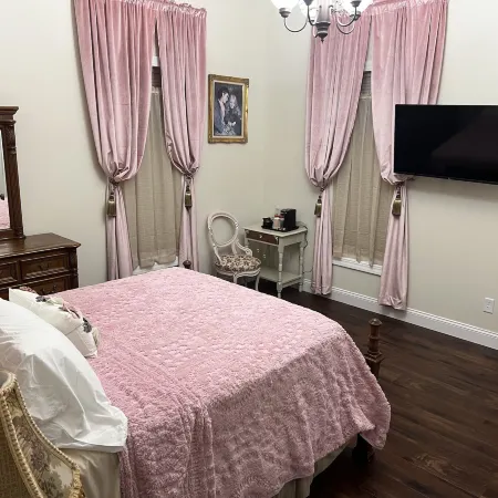 Holland Farmhouse Inn B&B