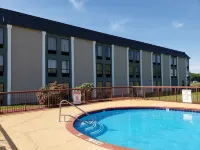 Quality Inn & Suites - Pools