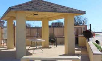 Cotulla Executive Inn