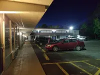 Motel 6 Morgantown, WV - parking