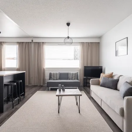 1Br Next to Railway Station & Nokia Arena