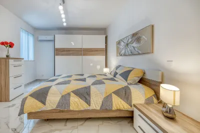 Deluxe Apartment Steps to St George's Bay Hotels near Wied Il-Faham