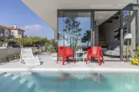 Ikies 3 Modern Eco-Friendly Private Seaview Signature Villas with a Pool Hotels in Magnesia Prefecture