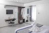 WAFFLES SUITES Hotels in Free Hold