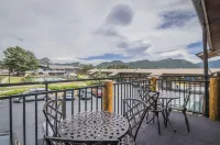 Blue Door Inn - Mountain view